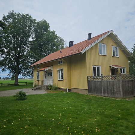 Oernsro Boende Och Staellplatser Skara Habitación foto